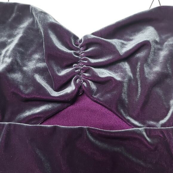 Urban Outfitters Velvet Stretch Crop Top Small Plum Metallic Gray NWT Spaghetti - Picture 3 of 4